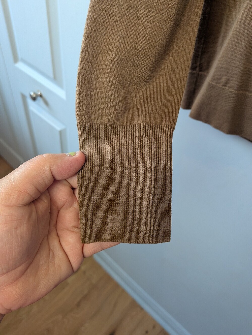 UNIQLO 100% Wool Women Sweater V Neck Brown Color Size Medium Classic Fit - Picture 4 of 9